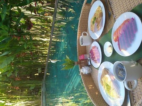 Floating breakfast